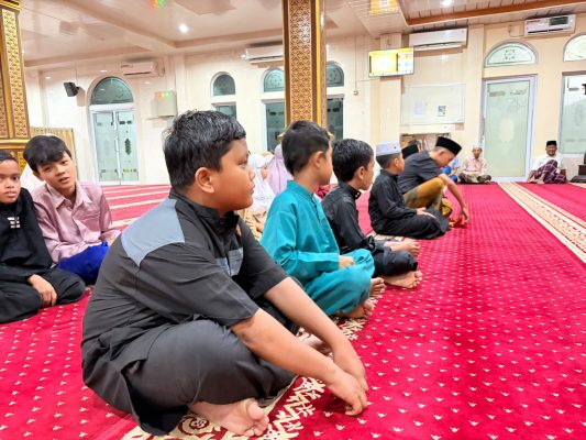 Pengurus Masjid Nurul Hasanah, Tangkerang Barat Salurkan Zakat Untuk Anak Yatim Sebanyak 21 Orang 6 IMG 20260717 WA0013 Bantuan