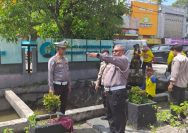Ditlantas Polda Riau Gerak Cepat Tangani Banjir di Depan RS Awal Bros 2 Polda Riau