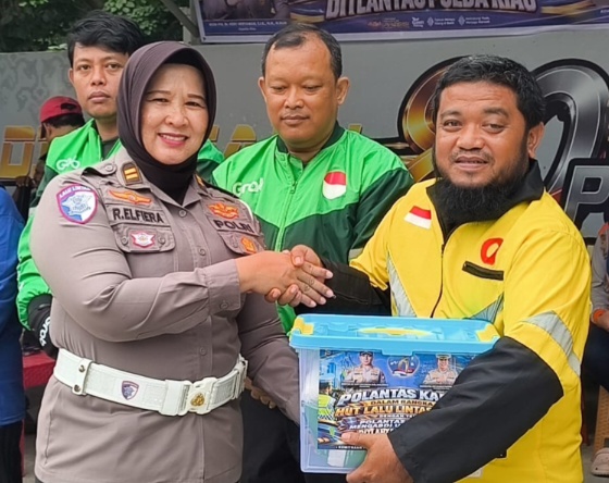 HUT ke 71 Lalu Lintas Bhayangkara Polda Riau Gelar Baksos untuk Ojol, Jukir dan Petugas Kebersihan 1 Lalu lintas