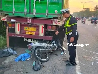 2 Gadis Kritis Usai Tabrak Bokong Truk Kontainer di Sidoarjo 1 Gadis