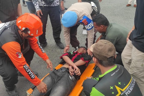 Mahasiswa Tak Sadarkan Diri Tim Medis Gabungan Sigap Lakukan Penanganan