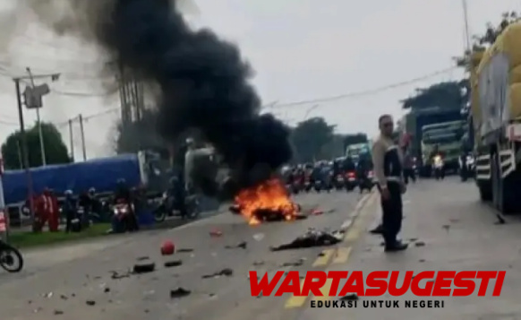 Kecelakaan Maut Mobil Tabrak 3 Pemotor 1 Orang Tewas di TKP 1 Kecelakaan
