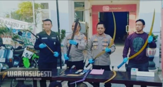 Polrestabes Surabaya Tangkap 5 Remaja Hendak Tawuran, 3 Sajam Disita 1 Sajam