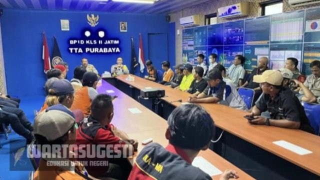 Otoritas Terminal Purabaya Tertibkan Kru Bus Bandel yang Ganggu Penumpang 1 IMG 20240622 WA0053 Peristiwa