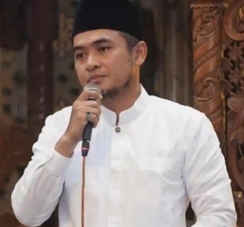 Ra Ibong Bangkalan Kritisi Ucapan Gus Ipul: Sarat Kepentingan 1 ra ibong soal penutupan munas konbes nu Bangkalan