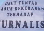 AJI Denpasar dalam sebuah aksi menuntut pengusutan kekerasan terhadap jurnalis Dunia