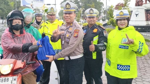 Ditlantas Polda Riau Gencarkan Sosialisasi dan Program Green Policing 1 IMG 20260509 WA0018 TNI-Polri