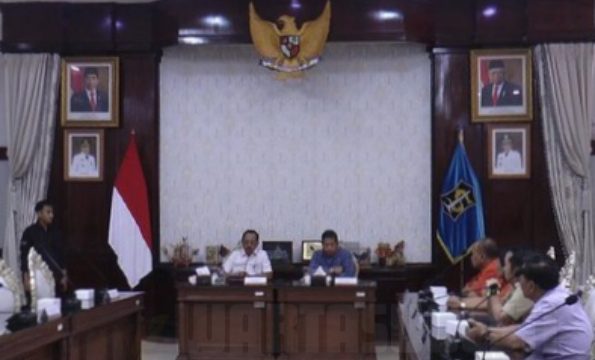 Armuji Petra dan Warga Daerah