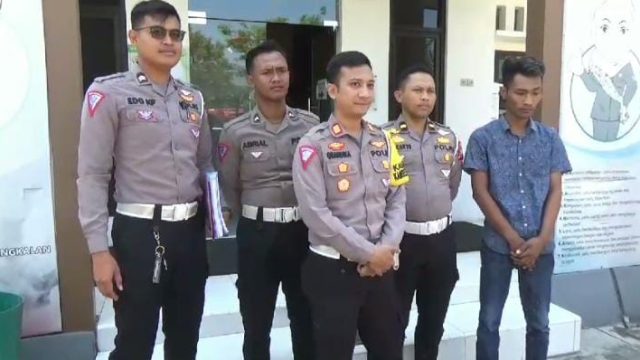 Satlantas Polres Bangkalan Limpahkan Sopir Truk Oleng ke Kejaksaan 1 IMG 20240818 WA0020 Hukum