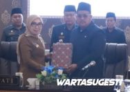 Bupati Ayu Asalasiyah Serah 3 Raperda di Paripurna DPRD Way Kanan 1 Bupati