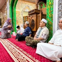 Pengurus Masjid Nurul Hasanah, Tangkerang Barat Salurkan Zakat Untuk Anak Yatim Sebanyak 21 Orang 2 Masjid Nurul Hasanah