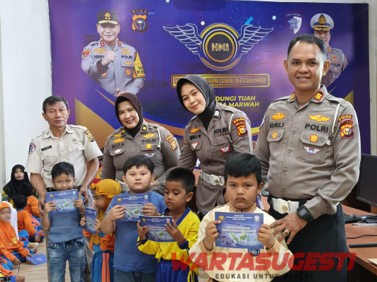 Polantas Karib Polda Riau Tanamkan Keselamatan dan Cinta Lingkungan Sejak Dini 1 Polda Riau