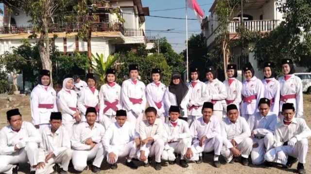 SMK Unggulan Terpadu Surabaya Gelar Upacara Tujuh Belasan, Kepsek Doakan Siswa Jadi Pengusaha 1 IMG 20240817 225234 Sekolah