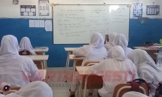 Guna Materi PKWU untuk SMK, Pengantar Prakarya dan Kewirausahaan Kelas XI 1 PKWU