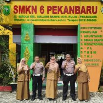 Polda Riau Hadirkan Police Goes To School dan Green Policing di SMKN 6 Pekanbaru Tanamkan Budaya Tertib Berlalu Lintas 5 IMG 20260518 WA0025 edukasi