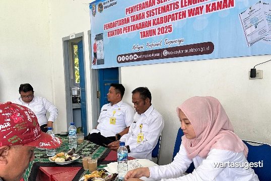ATR/BPN Way Kanan Serahkan 419 Sertifikat PTSL di Kecamatan Bahuga 1 Way kanan