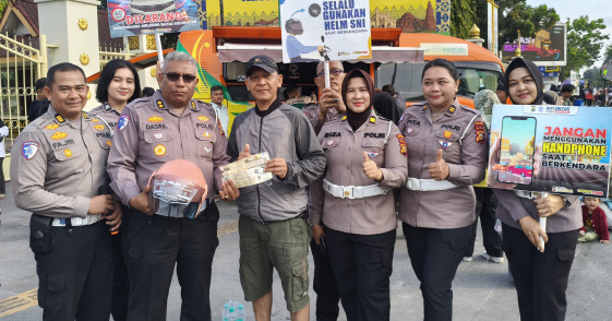Polisi Menyapa, Polda Riau Edukasi Keselamatan dan Green Policing di CFD Pekanbaru 1 IMG 20260517 WA0006 Pekanbaru