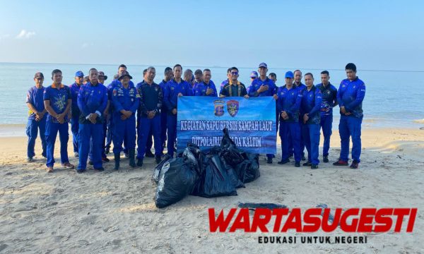 Jumat ASRI, Polda Kaltim Ajak Warga Jaga Kebersihan Pantai Balikpapan