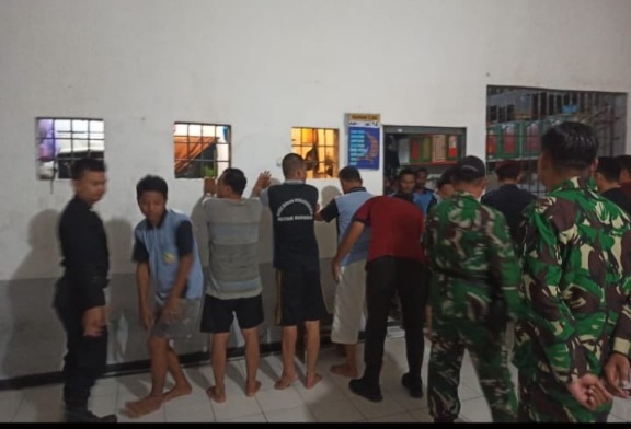 Rutan Barabai Bersama Kodim 1002/HST Gelar Razia Insidentil Blok Warga Binaan 1 IMG 20251026 WA0033 Barabai