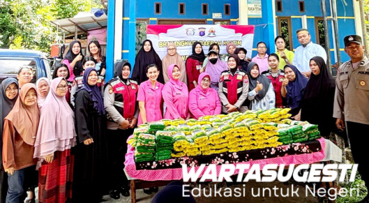 Polwan Polda Kaltim dan Bhayangkari Salurkan 250 Kg Gula untuk Warga Manggar 1 IMG 20260414 WA0014