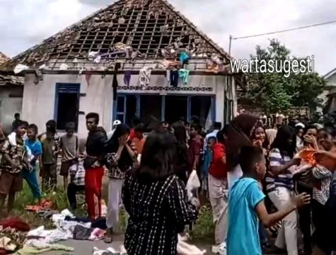 Warga Nyaris Robohkan Rumah Pemerkosa dan Pembunuh Anak Bawah Umur di OKI 1 IMG 20250727 WA0032 Kriminal